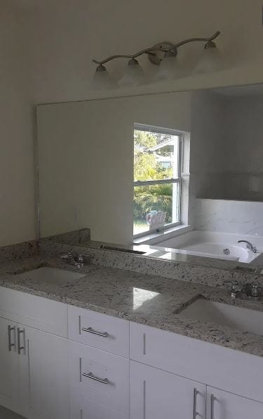 Building Photo - 579 SW Paar Dr