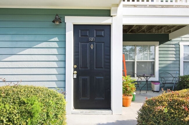 Building Photo - Nicely Updated Condo in Old South!