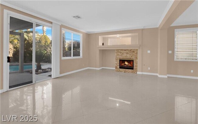 Building Photo - Elegant and Spacious 5Bed/3Bath home nestl...