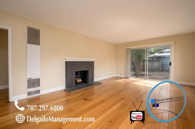 Building Photo - Gorgeous vintage style home located on cor...