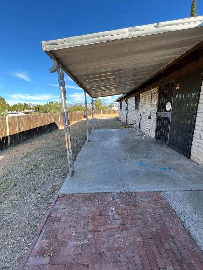 Building Photo - 3470 S Pantano Rd