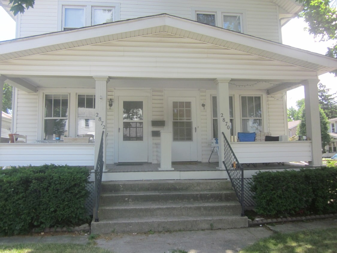 Great Front porch for swing - 2872 Indianola Ave