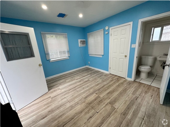 Livingroom - 520 Porter St