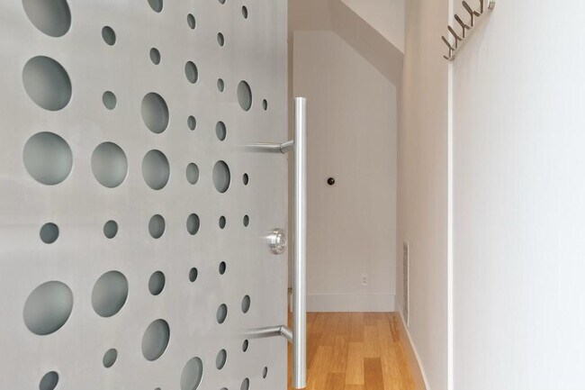 Photo - 530 Noe St Townhome