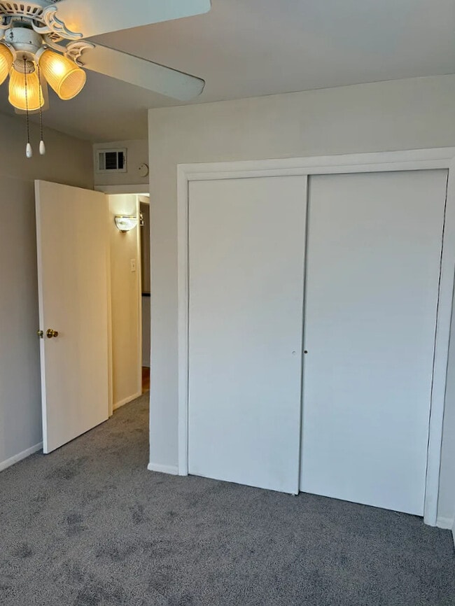 Building Photo - Hilton Arms