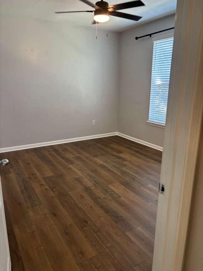Building Photo - 100 Bucksley Ln