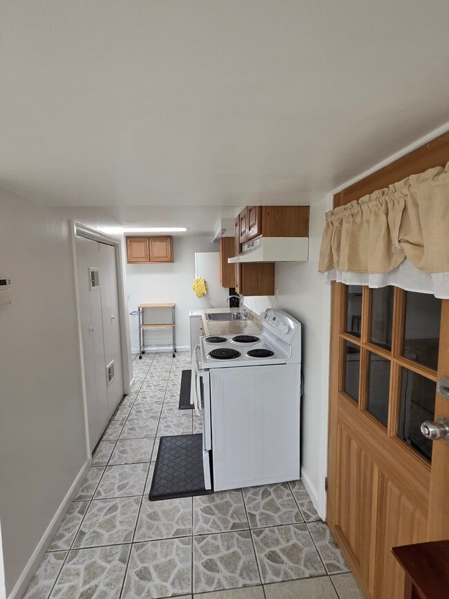 Kitchen - 569 Linden Ave