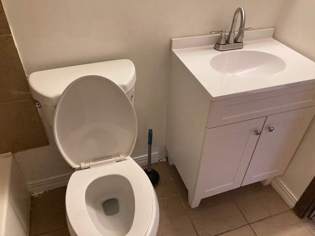 Foto del edificio - 14528 Cottage Grove Ave