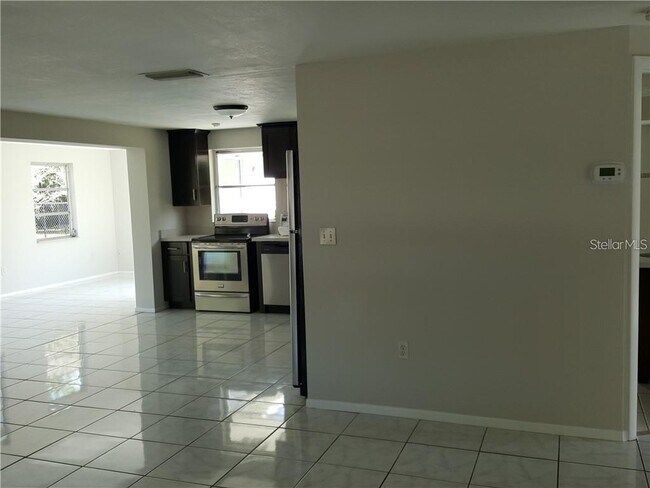 Foto del edificio - 262 Manor Rd