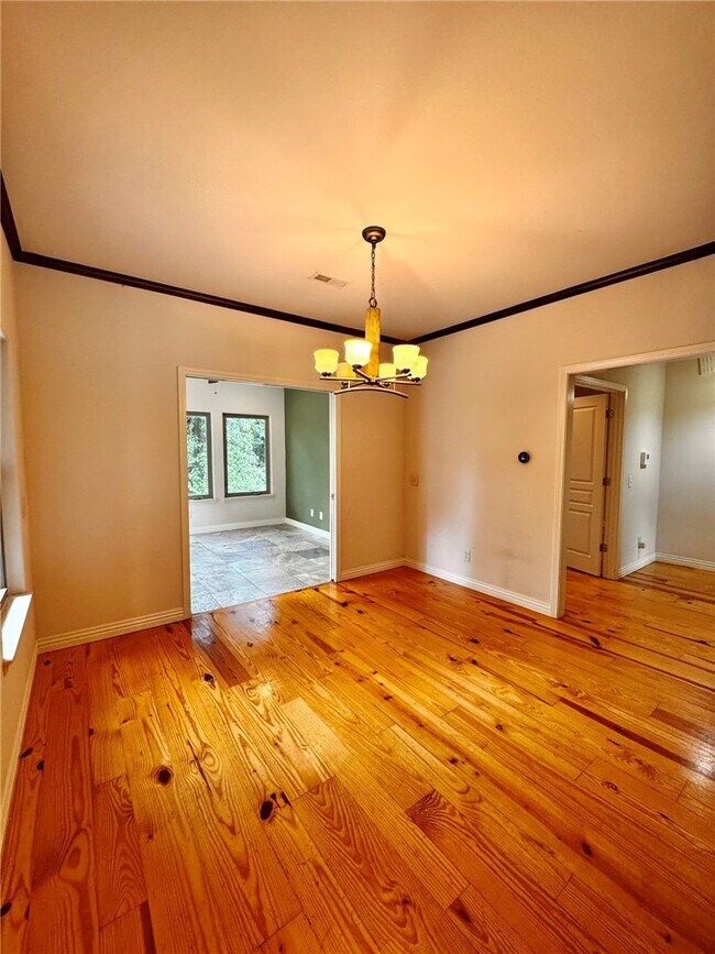 Foto del edificio - 723 N Lakeview Dr