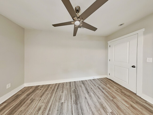 Foto del edificio - 878 N Grand Ave NW