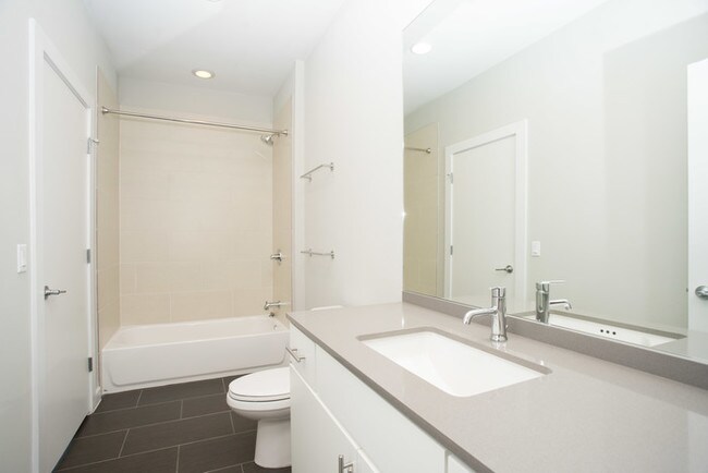 Building Photo - 4 bedroom 3 bath home for rent