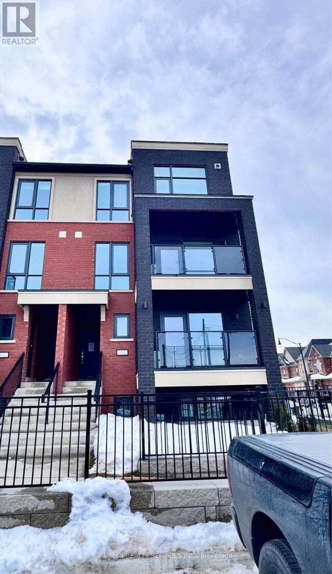 Building Photo - 65 Romilly Ave