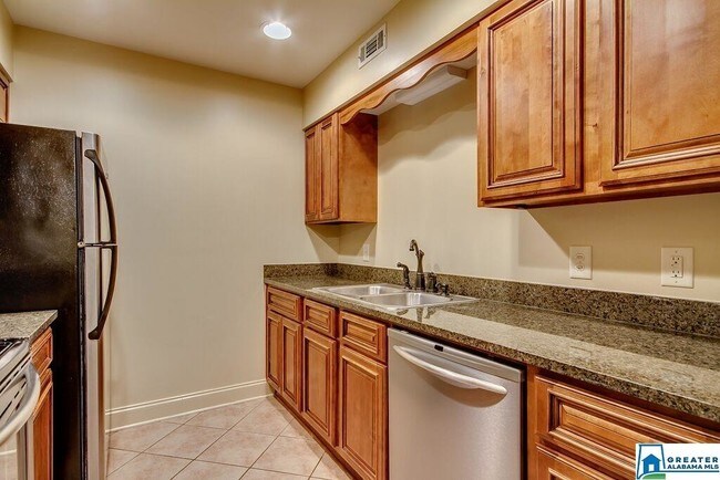 Building Photo - 210 15th St E