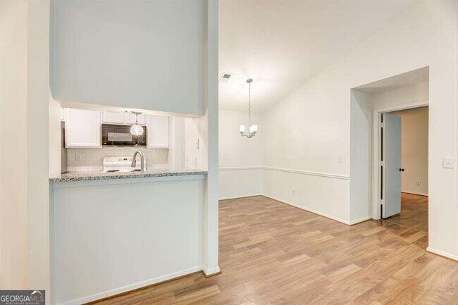 Building Photo - 529 Warm Springs Cir