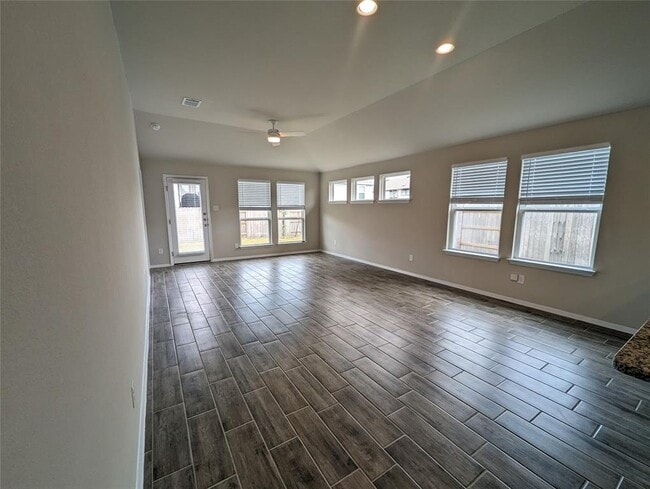 Building Photo - 212 Rollingwood Dr