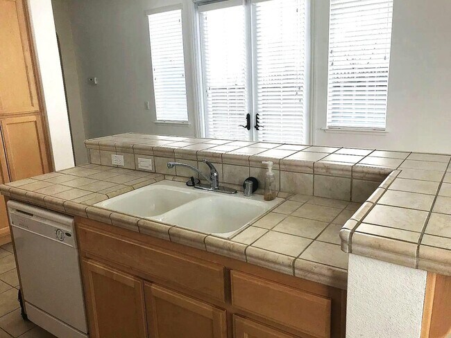 Building Photo - 543 Castle Haven Dr