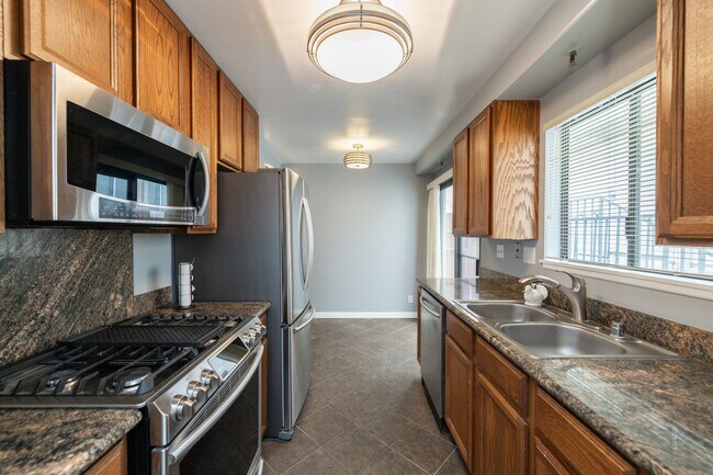 Building Photo - 4420 Ventura Canyon Ave