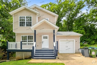 Building Photo - 448 Maple Ln