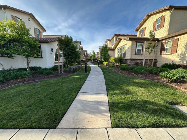 Foto del edificio - Beautiful 4 Bedroom, 3 Bath Mountain House Home