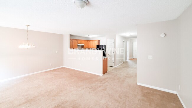 Building Photo - 6342 Hickory Ln Cir
