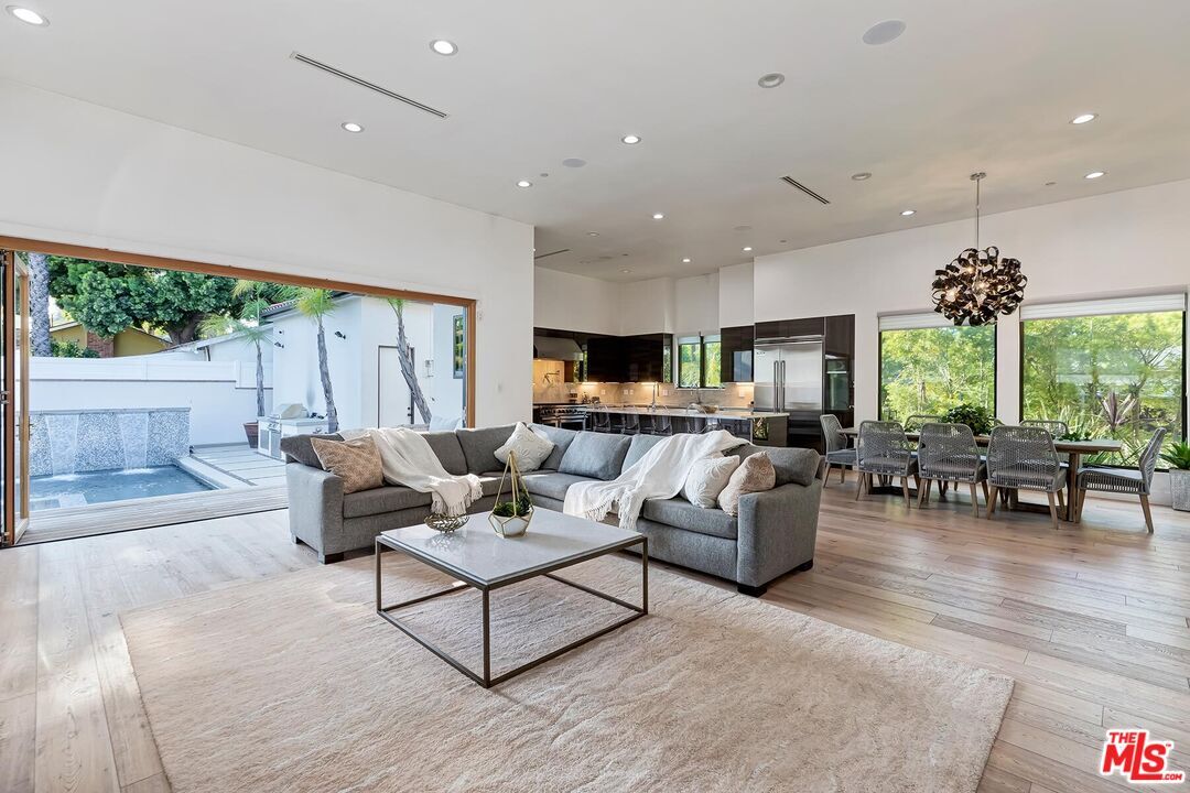Foto principal - 5059 Hesperia Ave