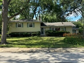 Building Photo - 541 Cypress Dr