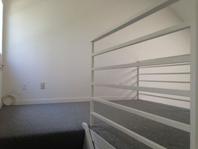 Building Photo - Chic SOMA Living: Spacious Tri-level 1-Bed...