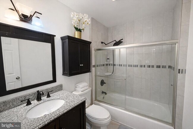 Building Photo - 1045 Quinton Ave