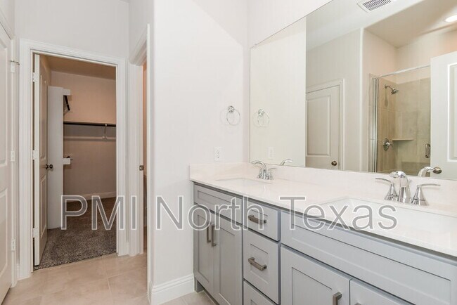 Foto del edificio - 3112 Cordelia Dr