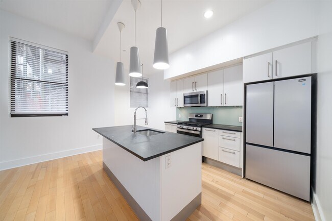 Building Photo - 4 Beacon Way
