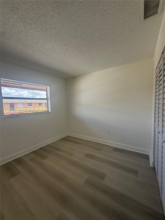 Foto del edificio - 5461 W 24th Ave