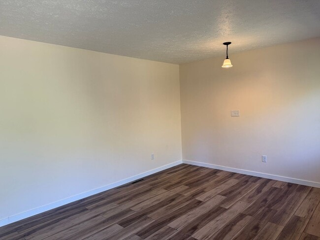 Building Photo - 6070 Brooklyn Rd