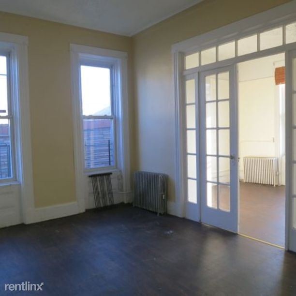 Building Photo - 308 Bleecker St