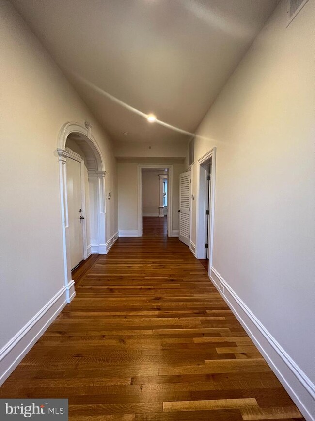 Foto del edificio - 143 W Walnut Ln
