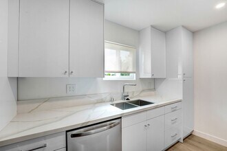 Building Photo - 2107 Montana Ave Building Photo - 2107 Montana Ave