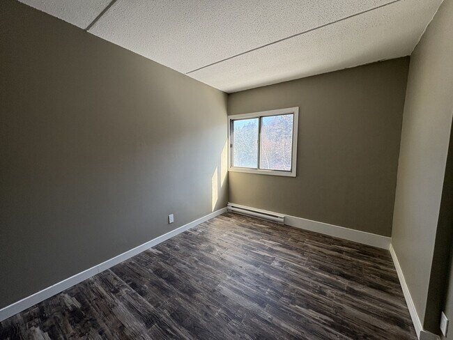 Building Photo - 411 Ellerdale St