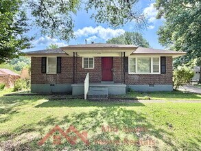 Building Photo - 3284 Parham St
