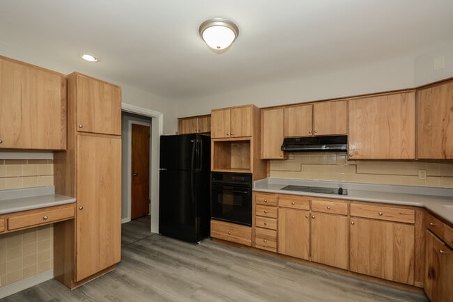 Building Photo - 610 Marview Terrace