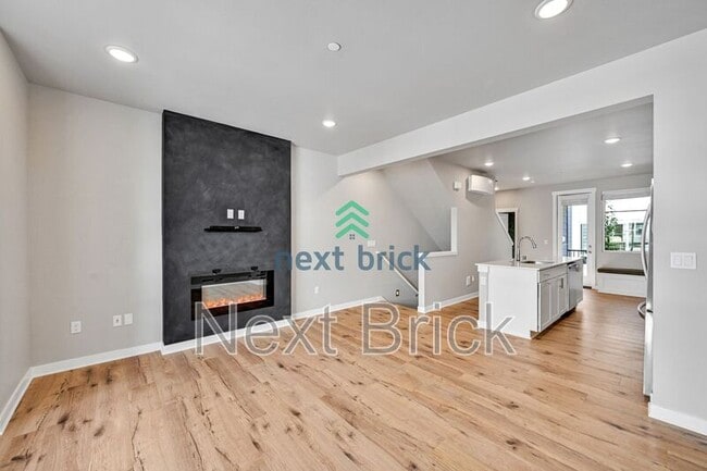 Building Photo - 6645 NE 189 Ct