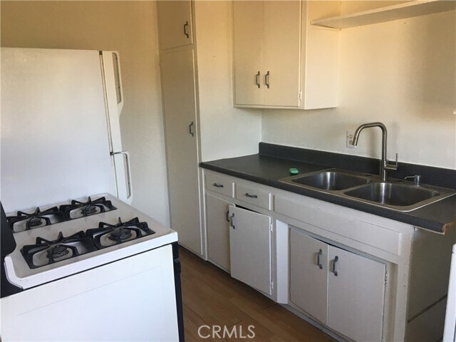 Foto del edificio - 680 W 18th St