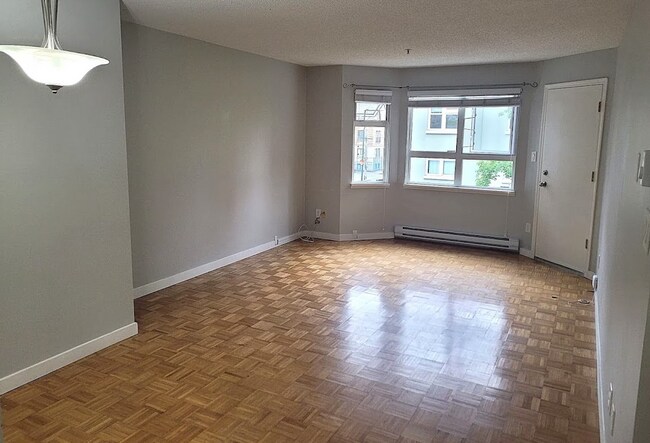 Photo du bâtiment - 921 Thurlow St