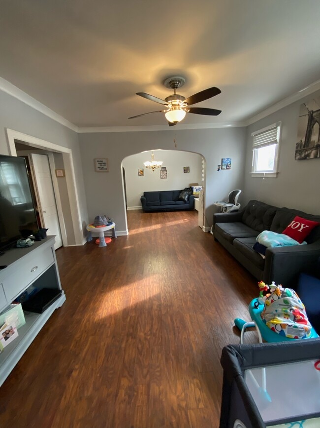Building Photo - 3619 N Lamon Ave