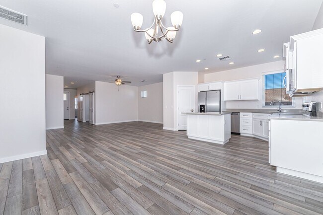 Foto del edificio - HOUSE -COTTONWOOD - HOA:THE VINEYARDS IN C...
