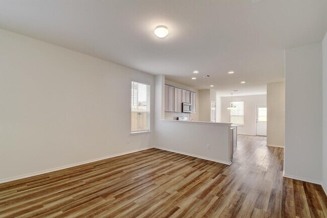 Foto del edificio - 320 Thornless Cir
