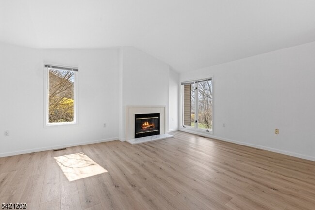 Building Photo - 8 Canada Goose Dr