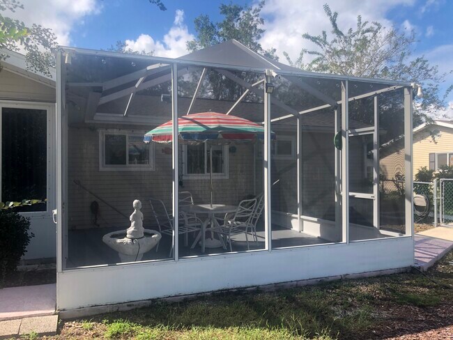Foto del edificio - 8151 SW 109 Street Rd