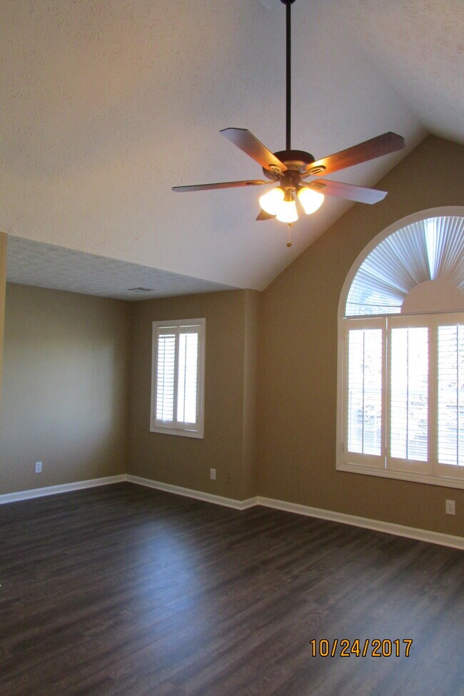 Building Photo - 207 Colony Center Dr