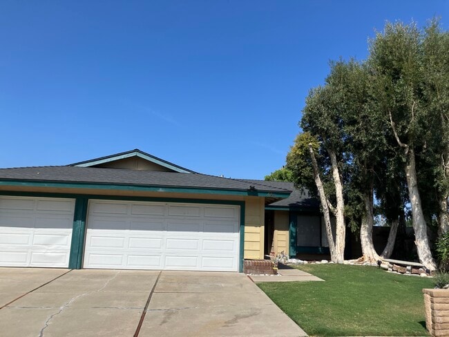 Building Photo - 690 N Ranchroad Dr