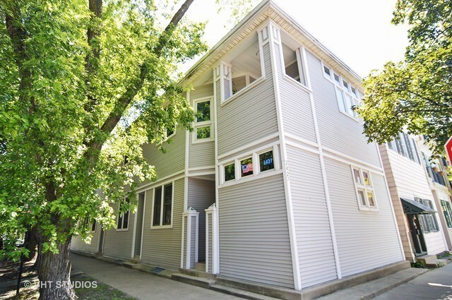 Foto principal - 2427 N Racine Ave